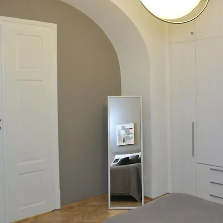 Apartment De Lights